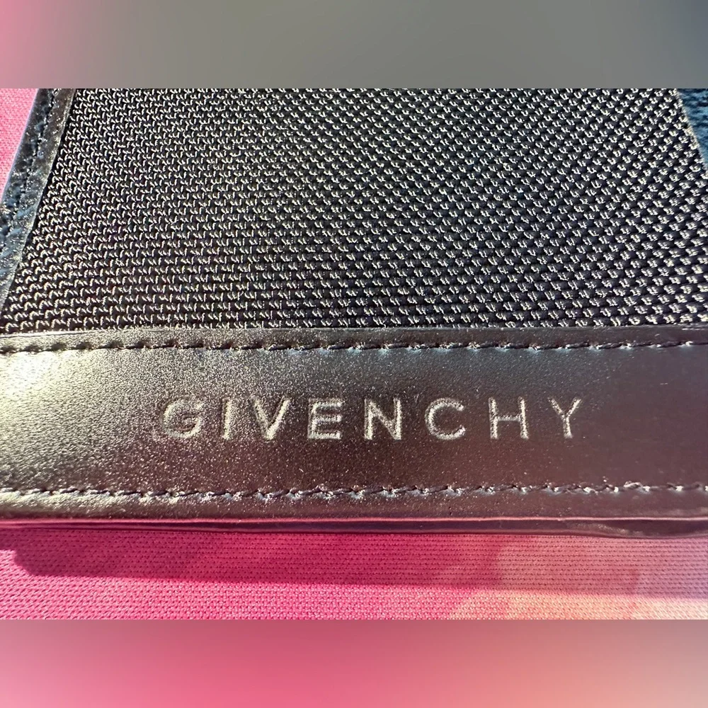 Givenchy Men’s Bifold (NWOT/Vintage; Black)